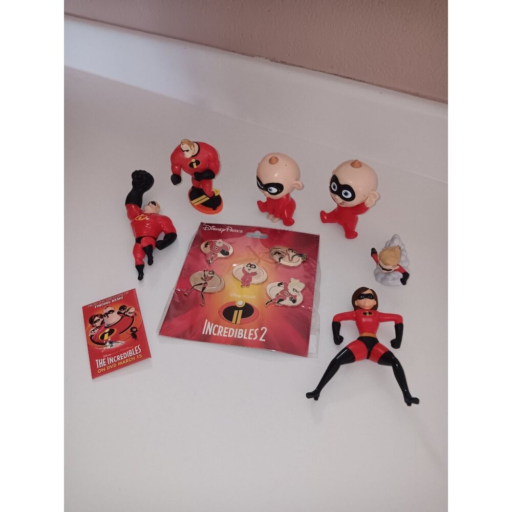 THE INCREDIBLES Lot of Figurines Disney Pixar McDonald’s Toys + Disney Pins Coll